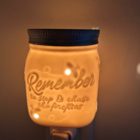 Scentsy Light Blue Ceramic Wall Plug-In - Picture 6 of 6